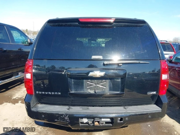 2008 Chevrolet Suburban LT w/3LT with VIN 3GNFC16058G192836, listed as a IAAI auction lot 41474966 with 116,772 mi miles. Bid and sale history available at carsss.com. Image 16.