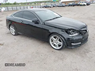 2015 Mercedes-Benz C 250 z VIN WDDGJ4HB0FG392377, wystawiony jako IAAI lot #42073933 z przebiegiem 52 648 mil mil oraz . Historia ofert i sprzedaży dostępna na DreamBid. Obrazek 1.