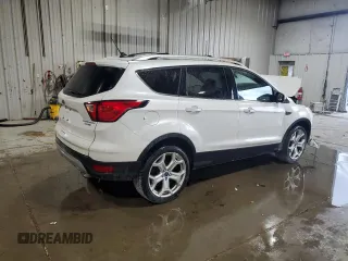 2019 Ford Escape Titanium z VIN 1FMCU9J97KUA85865, wystawiony jako Copart lot #56643135 z przebiegiem Nie podano mil oraz Szkoda całkowita • Salvage title. Historia ofert i sprzedaży dostępna na DreamBid. Obrazek 3.