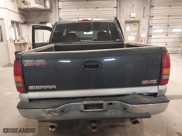 2004 GMC Sierra 1500 Crew Cab SLE with VIN 2GTEK13T741338064, listed as a IAAI auction lot 41497968 with 198,869 mi miles. Bid and sale history available at carsss.com. Image 17.