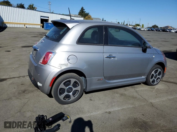 2015 FIAT 500e with VIN 3C3CFFGE6FT672709, listed as a Copart auction lot 77026444 with 44,289 mi miles and Clean Title. Bid and sale history available at carsss.com. Image 3.