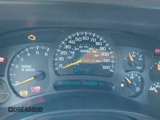 2004 Chevrolet Suburban Z71 z VIN 3GNFK16Z24G271294, wystawiony jako IAAI lot #41324576 z przebiegiem 247 229 mil mil oraz . Historia ofert i sprzedaży dostępna na DreamBid. Obrazek 7.