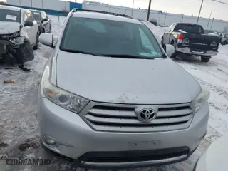 2013 Toyota Highlander with VIN 5TDBK3EH0DS255530, listed as a IAAI auction lot 41420527 with 118,810 mi miles. Bid and sale history available at carsss.com. Image 12.