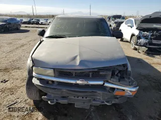 2002 Chevrolet S-10 LS with VIN 1GCCT19W628153388, listed as a Copart auction lot 47499415 with 171,329 mi miles and Salvage Title. Bid and sale history available at carsss.com. Image 5.