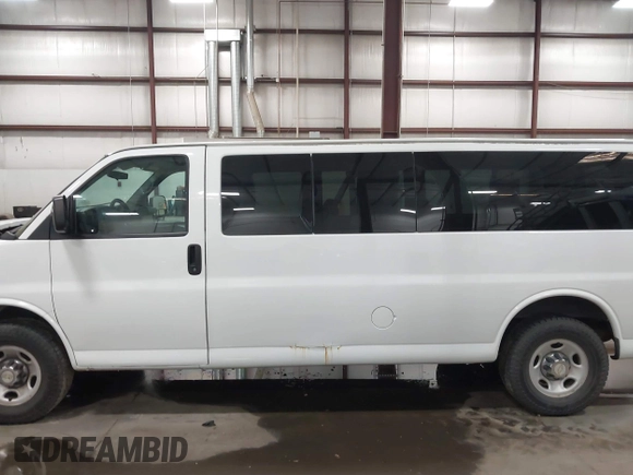 2014 Chevrolet Express Passenger LT with VIN 1GAZG1FG9E1127529, listed as a IAAI auction lot 42151349 with 192,333 mi miles and . Bid and sale history available at DreamBid. Image 14.