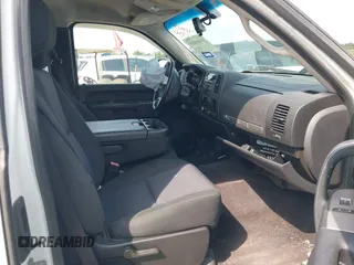 2010 Chevrolet Silverado 1500 LT with VIN 1GCSCSE00AZ293058, listed as a IAAI auction lot 41464133 with 164,865 mi miles and . Bid and sale history available at DreamBid. Image 5.
