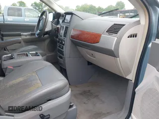 2008 Chrysler Town & Country Touring with VIN 2A8HR54P28R803822, listed as a IAAI auction lot 42459330 with 169,661 mi miles and . Bid and sale history available at DreamBid. Image 5.