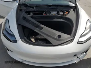 2019 Tesla Model 3 Mid Range z VIN 5YJ3E1EA5KF480188, wystawiony jako Copart lot #53817545 z przebiegiem 121 846 mil mil oraz Szkoda całkowita • Salvage title. Historia ofert i sprzedaży dostępna na DreamBid. Obrazek 11.