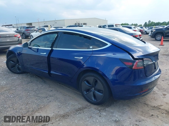 2019 Tesla Model 3 Mid Range z VIN 5YJ3E1EA8KF308947, wystawiony jako IAAI lot #39617997 z przebiegiem 70 831 mil mil oraz . Historia ofert i sprzedaży dostępna na DreamBid. Obrazek 3.