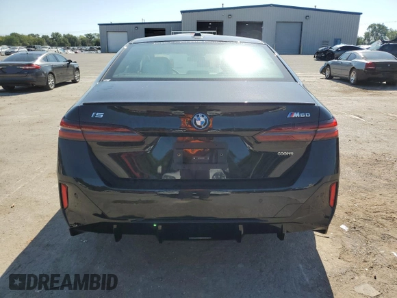 2024 BMW i5 M60 z VIN WBY43FK09RCR58587, wystawiony jako Copart lot #67396684 z przebiegiem 387 mil mil oraz Szkody całkowita. Historia ofert i sprzedaży dostępna na DreamBid. Obrazek 6.