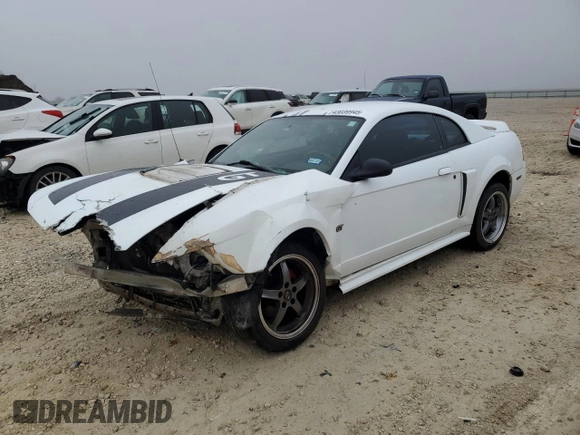 2000 Ford Mustang GT with VIN 1FAFP42XXYF299664, listed as a Copart auction lot 43039945 with 0 mi miles and Salvage Title. Bid and sale history available at carsss.com. Image 1.