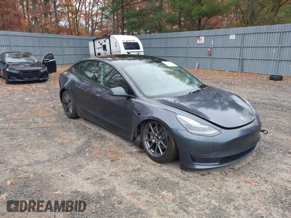 2022 Tesla Model 3 with VIN 5YJ3E1EA7NF339952, listed as a IAAI auction lot 38007332 with 10,726 mi miles. Bid and sale history available at carsss.com. Image 1.