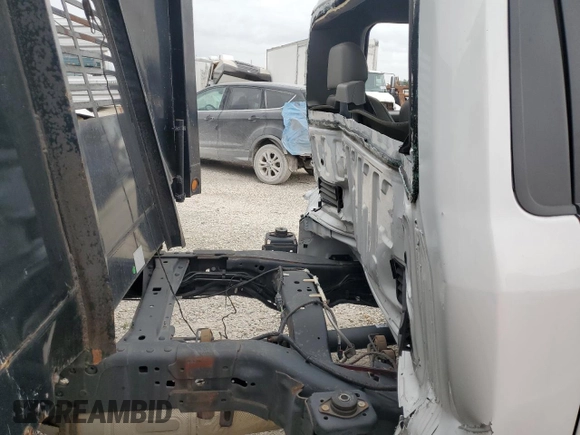 2019 Ford F-550 XL z VIN 1FDUF5GT2KDA27270, wystawiony jako Copart lot #72002734 z przebiegiem 77 844 mil mil oraz Nie do naprawy. Historia ofert i sprzedaży dostępna na DreamBid. Obrazek 10.