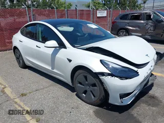 2022 Tesla Model 3 z VIN 5YJ3E1EA6NF332281, wystawiony jako IAAI lot #42198946 z przebiegiem 54 220 mil mil oraz . Historia ofert i sprzedaży dostępna na DreamBid. Obrazek 1.