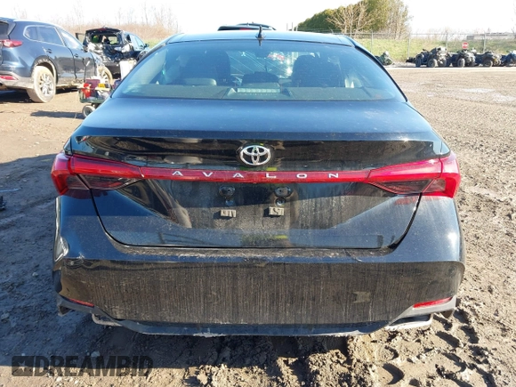 2019 Toyota Avalon XLE with VIN 4T1BZ1FB6KU013940, listed as a IAAI auction lot 42045140 with 67,368 mi miles. Bid and sale history available at carsss.com. Image 17.