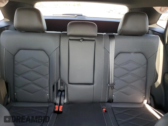 2024 Volkswagen Atlas SE with VIN 1V2DE2CA5RC262903, listed as a Copart auction lot 57241995 with 4,186 mi miles and Salvage title. Bid and sale history available at DreamBid. Image 10.