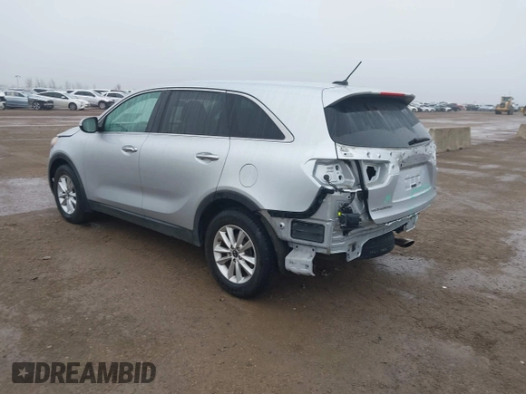 2019 Kia Sorento LX V6 with VIN 5XYPG4A51KG495866, listed as a IAAI auction lot 41599328 with 161,807 mi miles. Bid and sale history available at carsss.com. Image 3.