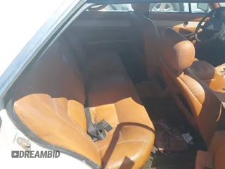1985 Maserati Quattroporte z VIN ZAMBC1103FA305124, wystawiony jako IAAI lot #42164927 z przebiegiem 117 000 mil mil oraz . Historia ofert i sprzedaży dostępna na DreamBid. Obrazek 8.