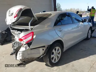 2011 Toyota Camry LE z VIN 4T1BF3EK3BU231811, wystawiony jako IAAI lot #41948136 z przebiegiem 133 722 mil mil oraz . Historia ofert i sprzedaży dostępna na DreamBid. Obrazek 4.