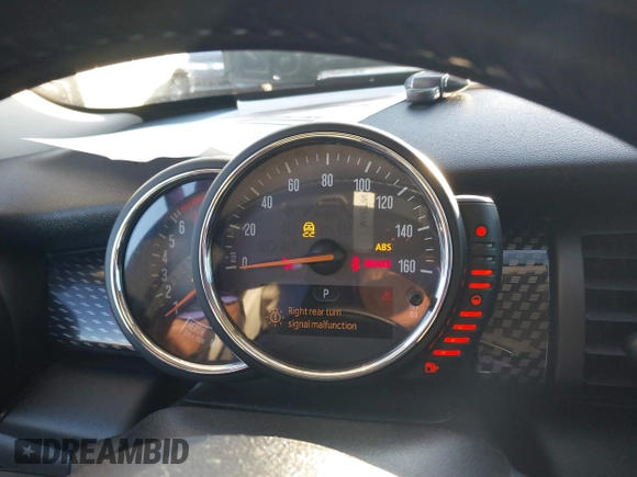 2015 MINI Hardtop 4 Door S with VIN WMWXU3C58F2B58305, listed as a IAAI auction lot 41413715 with 98,413 mi miles and . Bid and sale history available at DreamBid. Image 7.