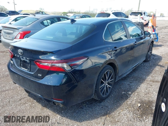 2021 Toyota Camry SE Nightshade with VIN 4T1G11AK5MU404780, listed as a IAAI auction lot 41897739 with 94,320 mi miles and . Bid and sale history available at carsss.com. Image 4.