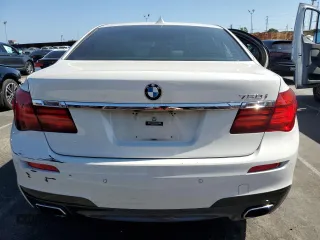 2015 BMW 7 Series 750i z VIN WBAYA8C53FG197751, wystawiony jako Copart lot #56249135 z przebiegiem 98 514 mil mil oraz Szkoda całkowita • Salvage title. Historia ofert i sprzedaży dostępna na DreamBid. Obrazek 6.