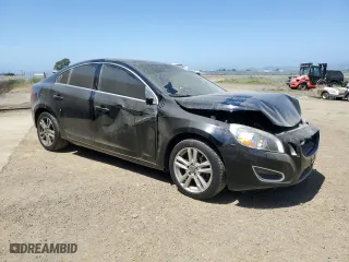 2013 Volvo S60 T5 Premier with VIN YV1612FS8D2211401, listed as a Copart auction lot 53580625 with 101,077 mi miles and Salvage Title. Bid and sale history available at carsss.com. Image 4.