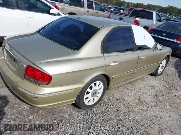 2002 Hyundai Sonata GLS with VIN KMHWF35HX2A506484, listed as a IAAI auction lot 41257939 with 280,153 mi miles. Bid and sale history available at carsss.com. Image 4.