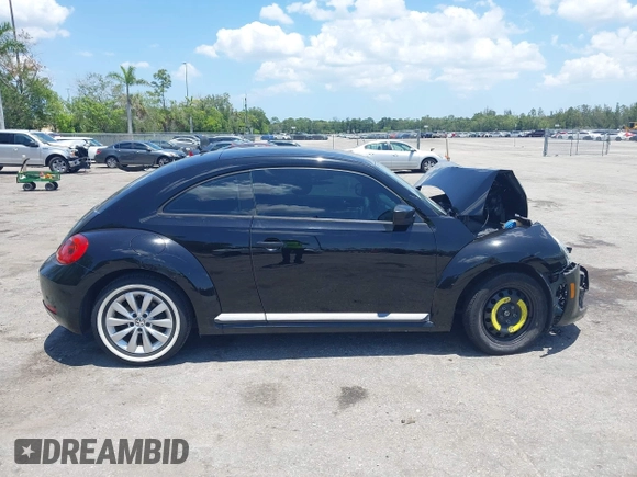 2013 Volkswagen Beetle Entry с VIN 3VWFP7AT4DM639280, выставлен на аукционе IAAI как лот 42324777 с пробегом 77 049 миль миль и . История ставок и продаж доступна на DreamBid. Изображение 14.