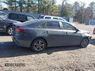2022 Kia Forte LXS z VIN 3KPF24AD8NE464455, wystawiony jako IAAI lot #41710075 z przebiegiem 44 666 mil mil oraz . Historia ofert i sprzedaży dostępna na DreamBid. Obrazek 13.