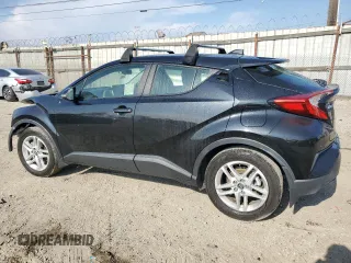 2021 Toyota C-HR LE z VIN JTNKHMBX0M1096503, wystawiony jako Copart lot #55501725 z przebiegiem 29 774 mil mil oraz Szkoda całkowita • Salvage title. Historia ofert i sprzedaży dostępna na DreamBid. Obrazek 2.