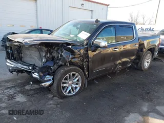 2021 GMC Sierra 1500 SLT z VIN 3GTU9DED9MG176881, wystawiony jako IAAI lot #41140356 z przebiegiem 21 553 mil mil oraz . Historia ofert i sprzedaży dostępna na DreamBid. Obrazek 2.