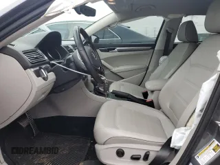2018 Volkswagen Passat S z VIN 1VWAA7A33JC025071, wystawiony jako Copart lot #49442435 z przebiegiem 72 088 mil mil oraz Nie do naprawy • Non repairable. Historia ofert i sprzedaży dostępna na DreamBid. Obrazek 7.