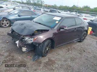 2011 Scion tC z VIN JTKJF5C76B3012480, wystawiony jako IAAI lot #42063298 z przebiegiem 177 933 mil mil oraz . Historia ofert i sprzedaży dostępna na DreamBid. Obrazek 2.