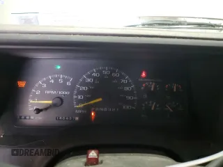 1998 GMC Yukon with VIN 1GKEC13R9WJ715363, listed as a Copart auction lot 81483814 with 186,437 mi miles and Salvage Title. Bid and sale history available at carsss.com. Image 9.