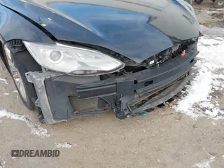 2013 Tesla Model S с VIN 5YJSA1AG2DFP11228, выставлен на аукционе IAAI как лот 41339370 с пробегом 121 237 миль миль и . История ставок и продаж доступна на DreamBid. Изображение 19.