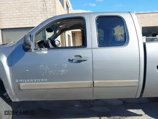 2007 Chevrolet Silverado 1500 LT w/1LT with VIN 1GCEC19J07E580345, listed as a IAAI auction lot 40884974 with 277,971 mi miles. Bid and sale history available at carsss.com. Image 15.