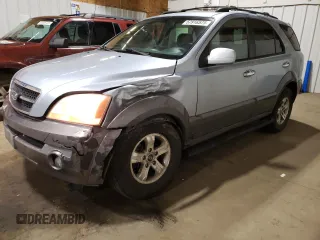 2004 Kia Sorento LX z VIN KNDJC733245333383, wystawiony jako Copart lot #57916575 z przebiegiem 73 577 mil mil oraz Szkoda całkowita • Salvage title. Historia ofert i sprzedaży dostępna na DreamBid. Obrazek 1.