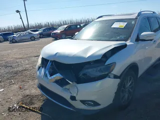 2015 Nissan Rogue SV with VIN 5N1AT2MV4FC905034, listed as a IAAI auction lot 41696720 with 170,132 mi miles. Bid and sale history available at carsss.com. Image 6.