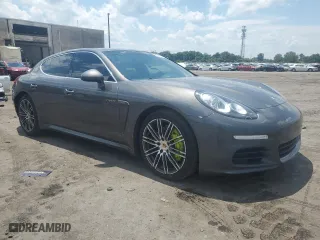 2014 Porsche Panamera S E-Hybrid with VIN WP0AD2A7XEL044979, listed as a Copart auction lot 59395354 with 57,531 mi miles and Salvage Title. Bid and sale history available at carsss.com. Image 4.