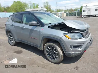 2020 Jeep Compass Trailhawk z VIN 3C4NJDDB4LT171685, wystawiony jako IAAI lot #42168366 z przebiegiem 76 390 mil mil oraz . Historia ofert i sprzedaży dostępna na DreamBid. Obrazek 1.