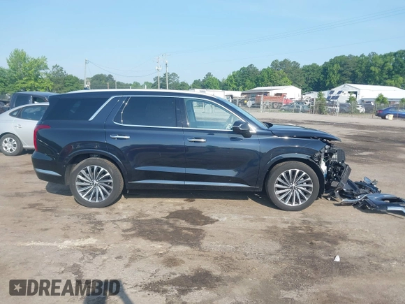 2024 Hyundai Palisade Calligraphy z VIN KM8R7DGE8RU690142, wystawiony jako IAAI lot #42287215 z przebiegiem 28 603 mil mil oraz . Historia ofert i sprzedaży dostępna na DreamBid. Obrazek 14.