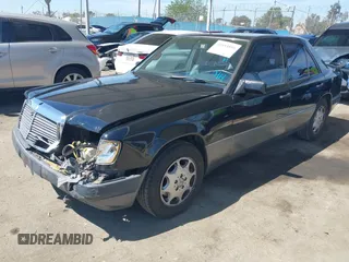 1993 Mercedes-Benz 400 with VIN WDBEA34E6PB942402, listed as a IAAI auction lot 41855899 with 124,065 mi miles. Bid and sale history available at carsss.com. Image 2.