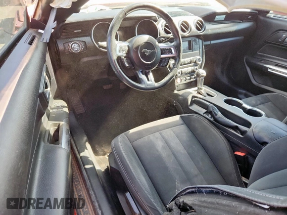 2019 Ford Mustang EcoBoost z VIN 1FA6P8TH7K5143139, wystawiony jako Copart lot #61650975 z przebiegiem 76 223 mil mil oraz Szkoda całkowita • Salvage title. Historia ofert i sprzedaży dostępna na DreamBid. Obrazek 8.