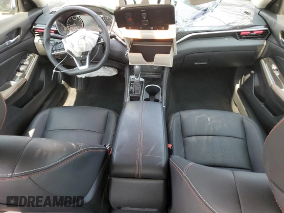 2024 Nissan Altima SR z VIN 1N4BL4CV0RN418238, wystawiony jako Copart lot #70917854 z przebiegiem 10 936 mil mil oraz Szkoda całkowita • Salvage title. Historia ofert i sprzedaży dostępna na DreamBid. Obrazek 8.