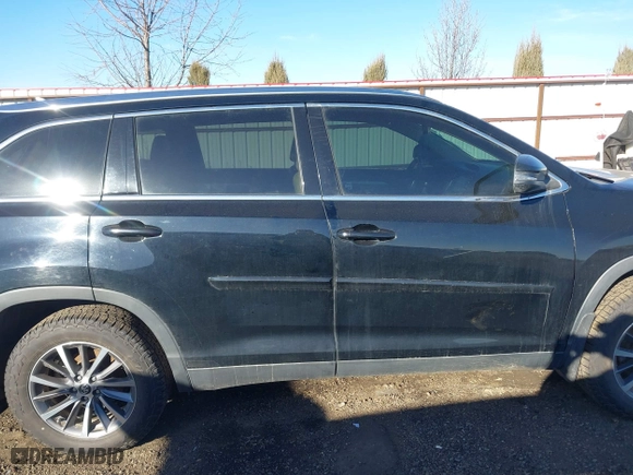2019 Toyota Highlander SE with VIN 5TDJZRFH3KS580338, listed as a IAAI auction lot 41736059 with 128,487 mi miles. Bid and sale history available at carsss.com. Image 13.