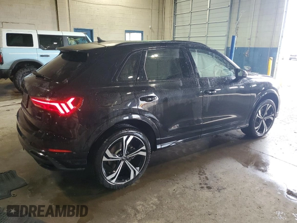 2024 Audi Q3 S line Premium Plus z VIN WA1EECF34R1035605, wystawiony jako Copart lot #42318005 z przebiegiem 10 264 mil mil oraz Szkody całkowita. Historia ofert i sprzedaży dostępna na DreamBid. Obrazek 3.