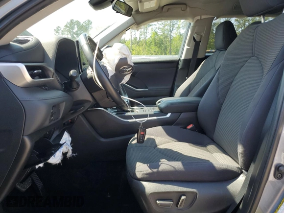 2022 Toyota Highlander LE z VIN 5TDBZRBH2NS207659, wystawiony jako Copart lot #52113385 z przebiegiem 31 700 mil mil oraz Szkoda całkowita • Salvage title. Historia ofert i sprzedaży dostępna na DreamBid. Obrazek 7.