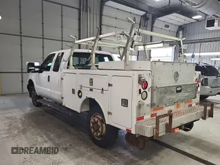 2011 Ford F-350 z VIN 1FD7X3B68BEC03720, wystawiony jako IAAI lot #42409023 z przebiegiem 332 380 mil mil oraz . Historia ofert i sprzedaży dostępna na DreamBid. Obrazek 40.