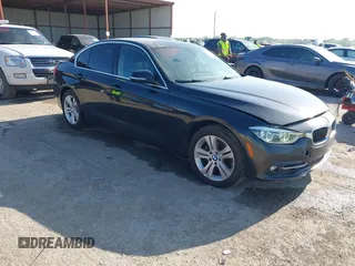 2017 BMW 3 Series 330i z VIN WBA8B9G30HNU52866, wystawiony jako IAAI lot #41965981 z przebiegiem 167 438 mil mil oraz . Historia ofert i sprzedaży dostępna na DreamBid. Obrazek 1.